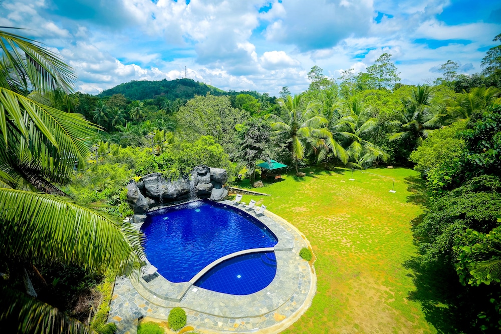 thevni holiday resort