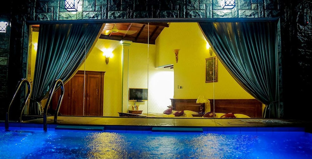 thevni holiday resort