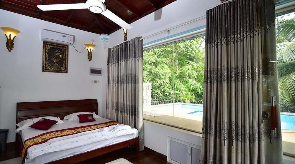 thevni holiday resort