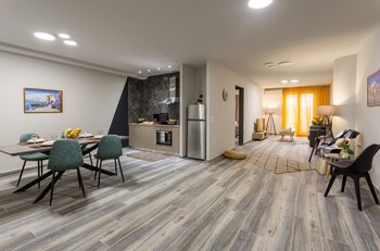 supreme luxury suites by athens stay