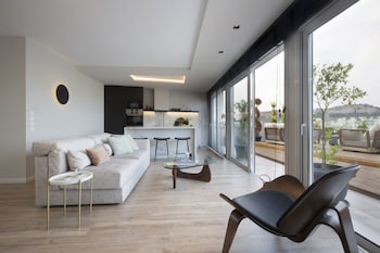 supreme luxury suites by athens stay