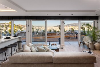 supreme luxury suites by athens stay