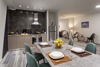 supreme luxury suites by athens stay