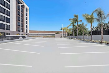 hampton inn by hilton los angeles airport