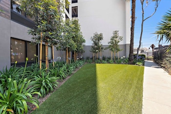 hampton inn by hilton los angeles airport