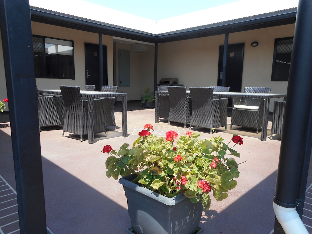 injune motor inn