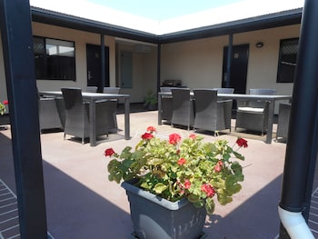 injune motor inn