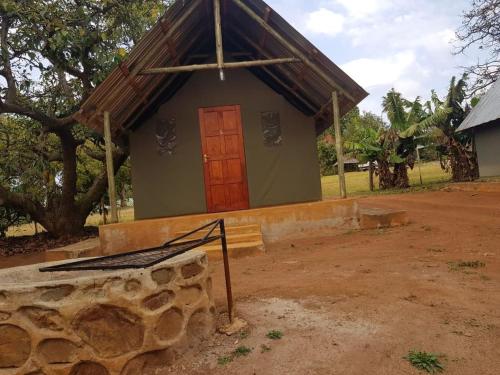 tsanana log cabins and mullberry lane suites