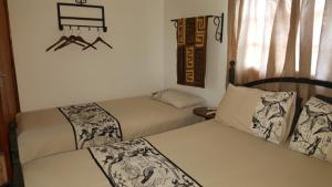 tsanana log cabins and mullberry lane suites