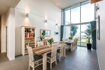 waiheke waterfront lodge