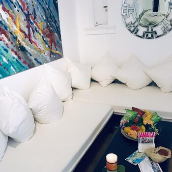 deluxe appartment at point village