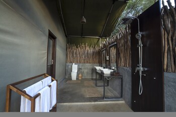 ceylon wild safaris yala