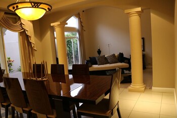 deluxe property in cariari