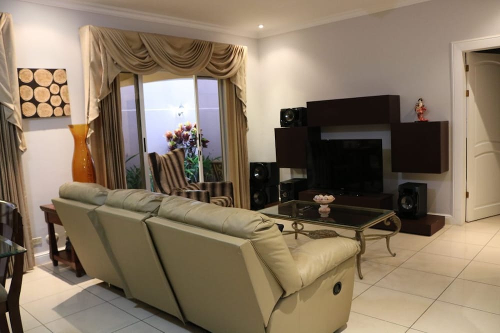 deluxe property in cariari