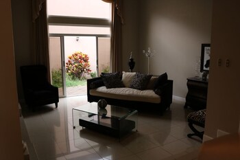 deluxe property in cariari