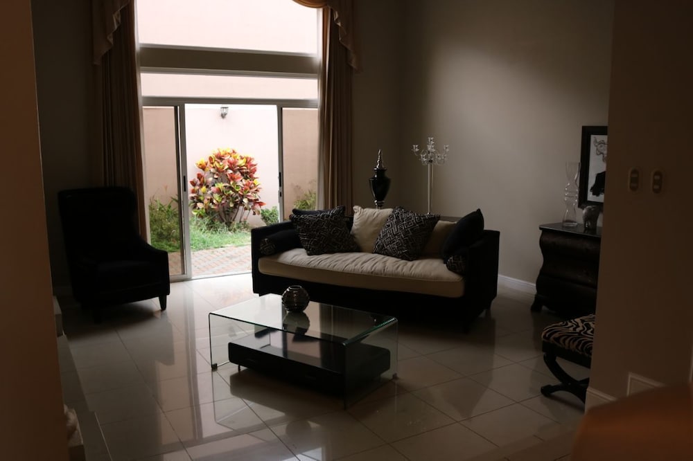 deluxe property in cariari