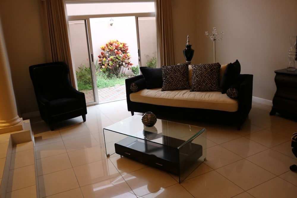 deluxe property in cariari