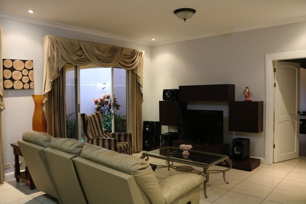 deluxe property in cariari