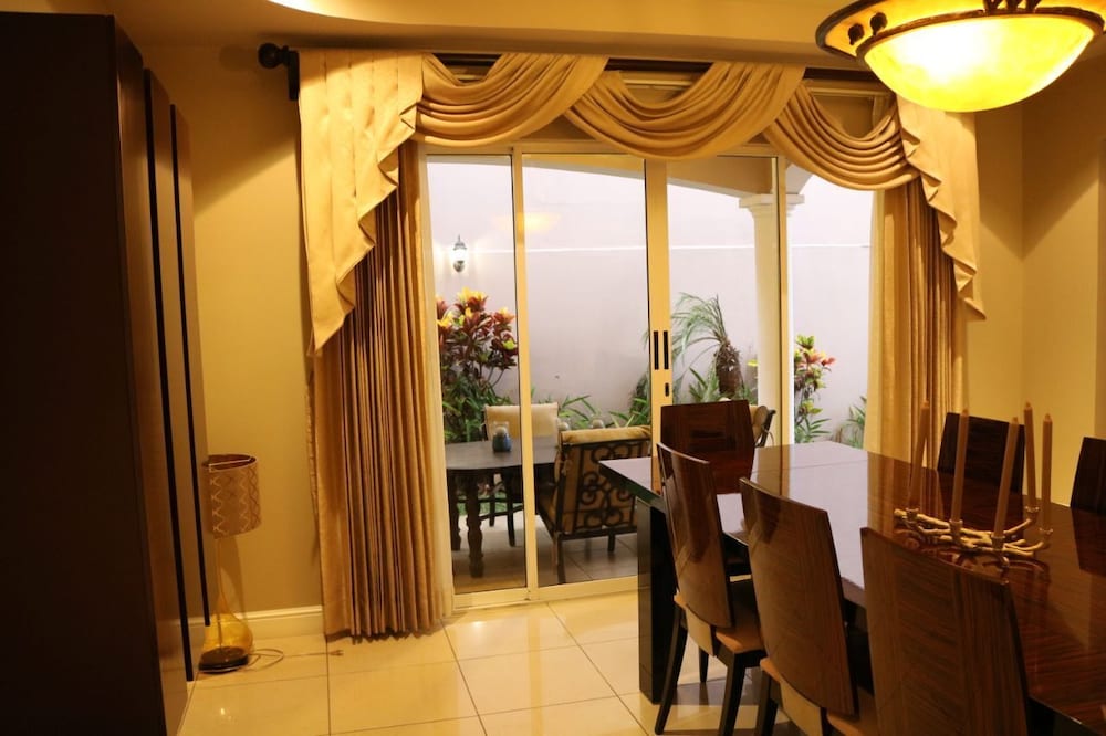 deluxe property in cariari