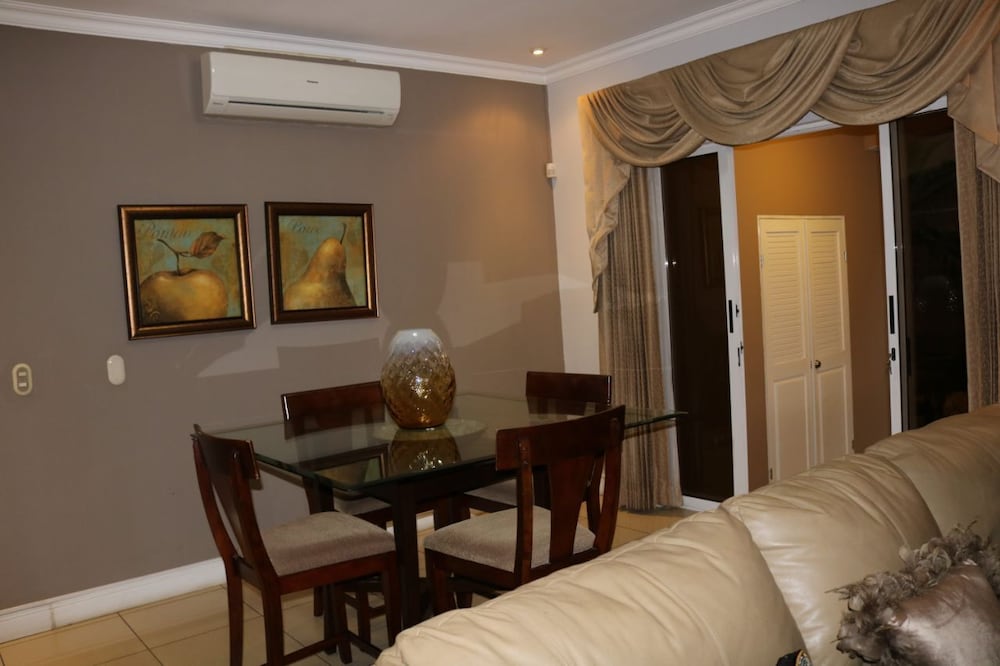 deluxe property in cariari