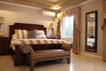 deluxe property in cariari