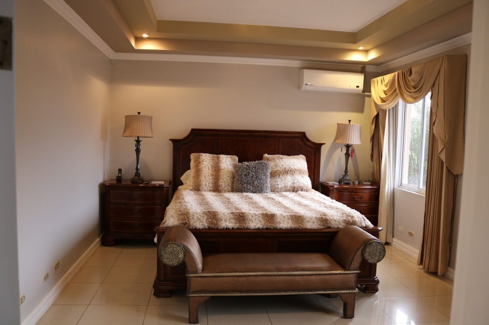 deluxe property in cariari