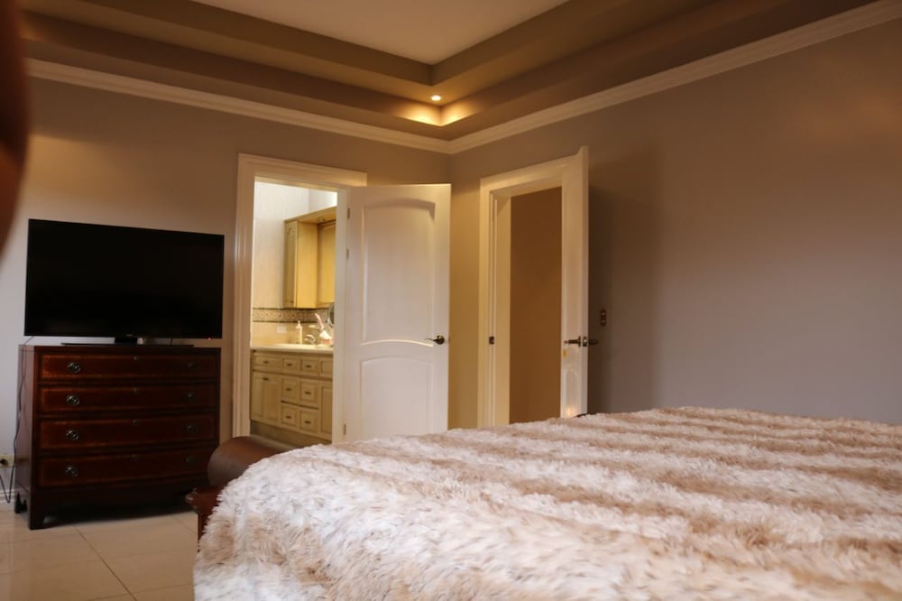 deluxe property in cariari