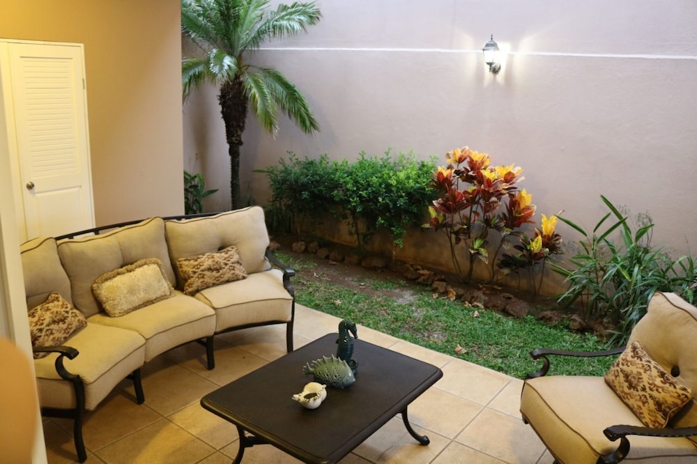 deluxe property in cariari