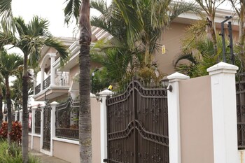 deluxe property in cariari