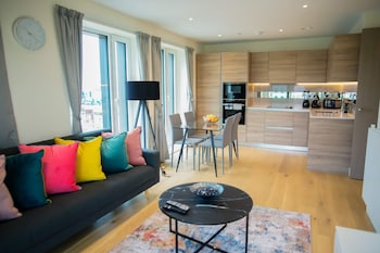 Thames View 2 Bed Apartment With Balcony,,0 star