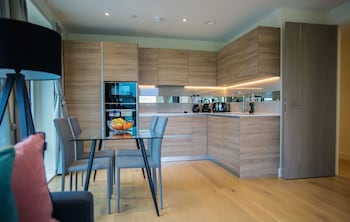 Thames View 2 Bed Apartment With Balcony,,0 star