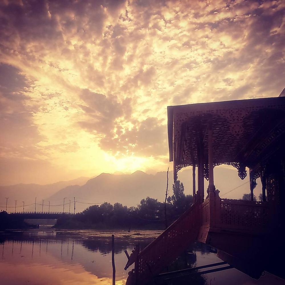 floating heaven group of houseboats