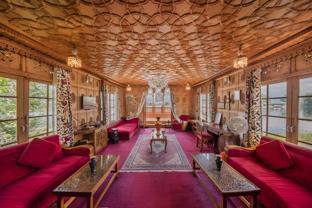 floating heaven group of houseboats