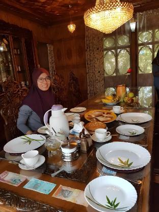 floating heaven group of houseboats