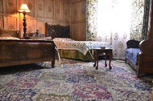 floating heaven group of houseboats