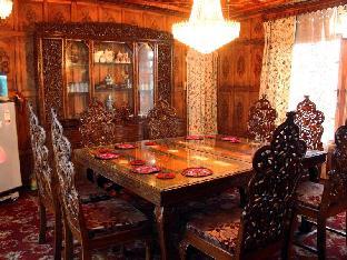 floating heaven group of houseboats