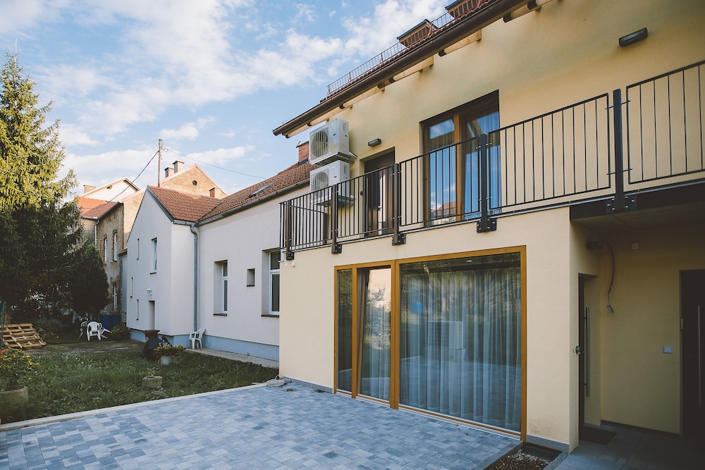 postcard city apartments