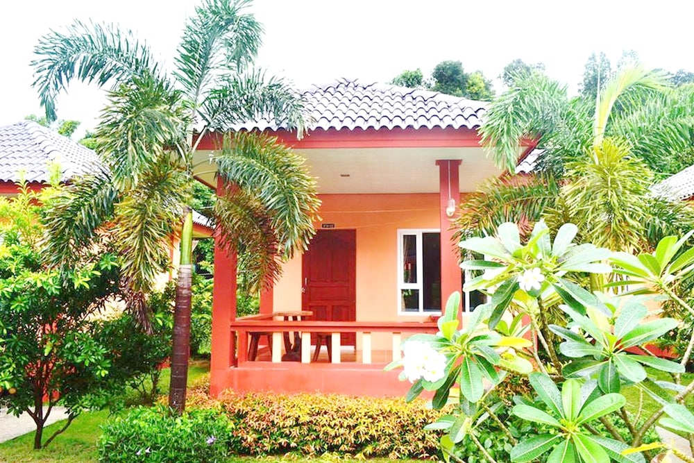 peaceful resort koh lanta