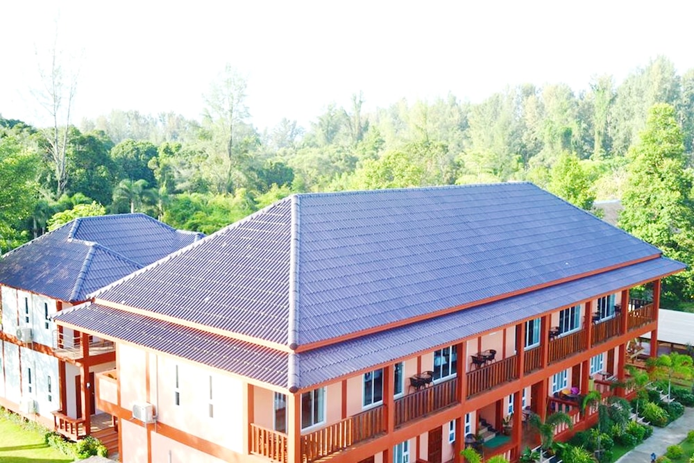 peaceful resort koh lanta