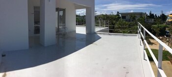 seaside house nirai