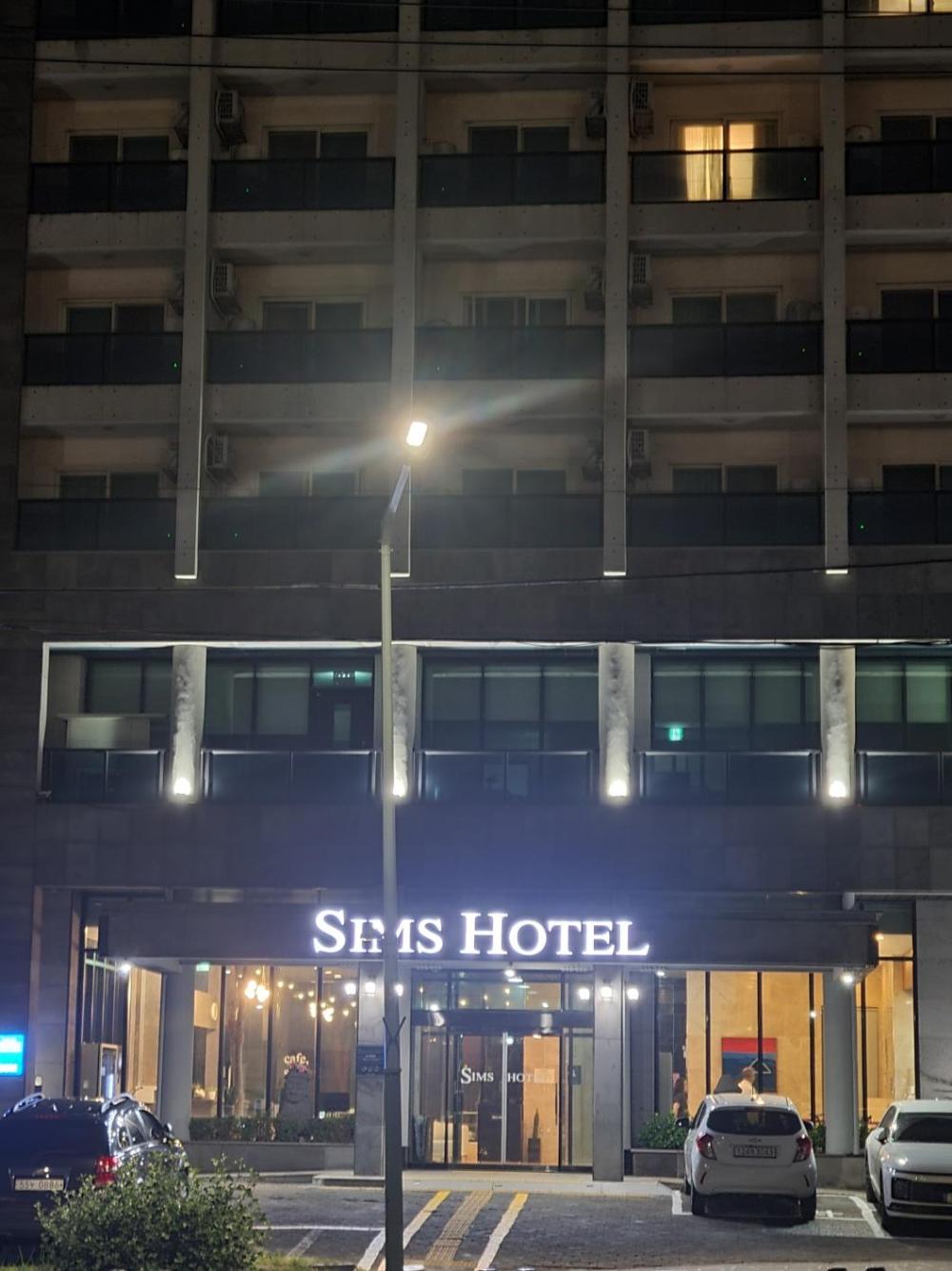 sims hotel