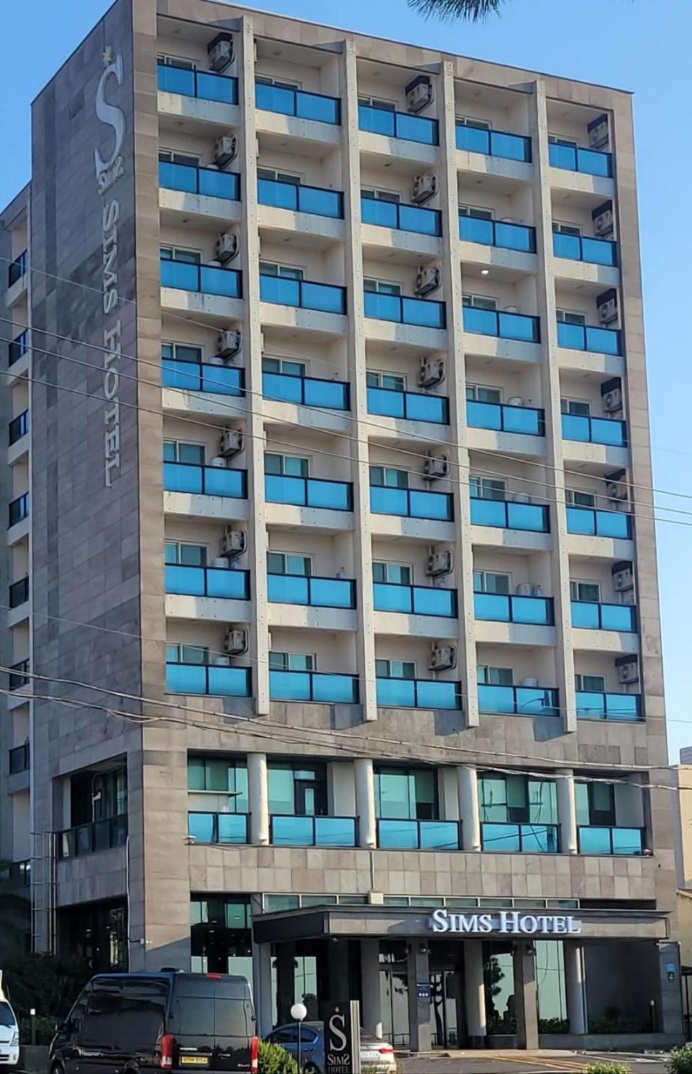 sims hotel