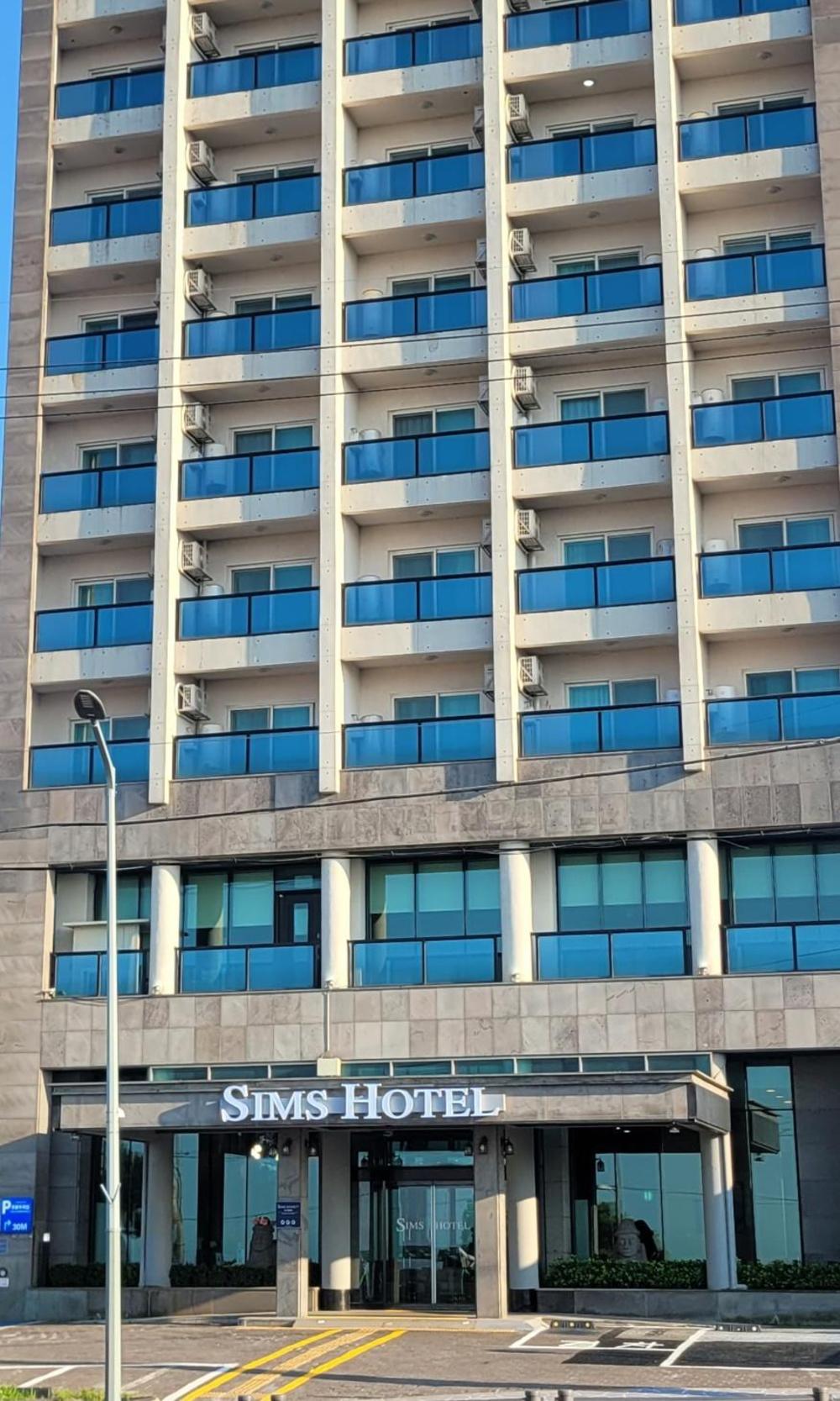 sims hotel