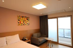 sims hotel