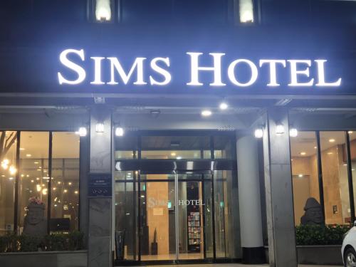 sims hotel