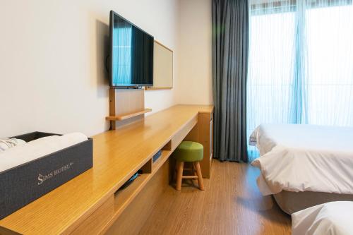 sims hotel