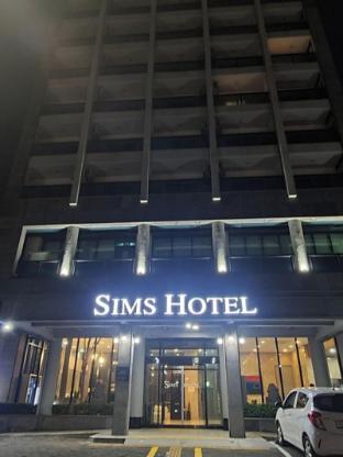 sims hotel