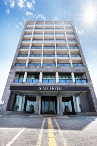 sims hotel