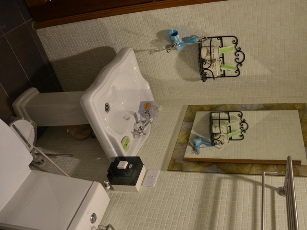 43and13 room store bandb