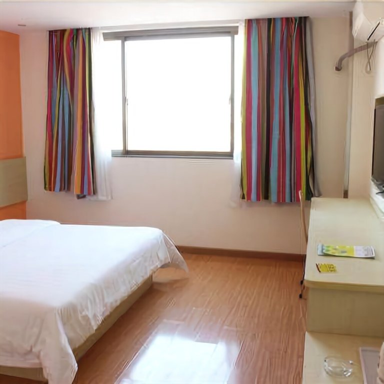 7 Days Inn Huayin Huashanjingqu Branch